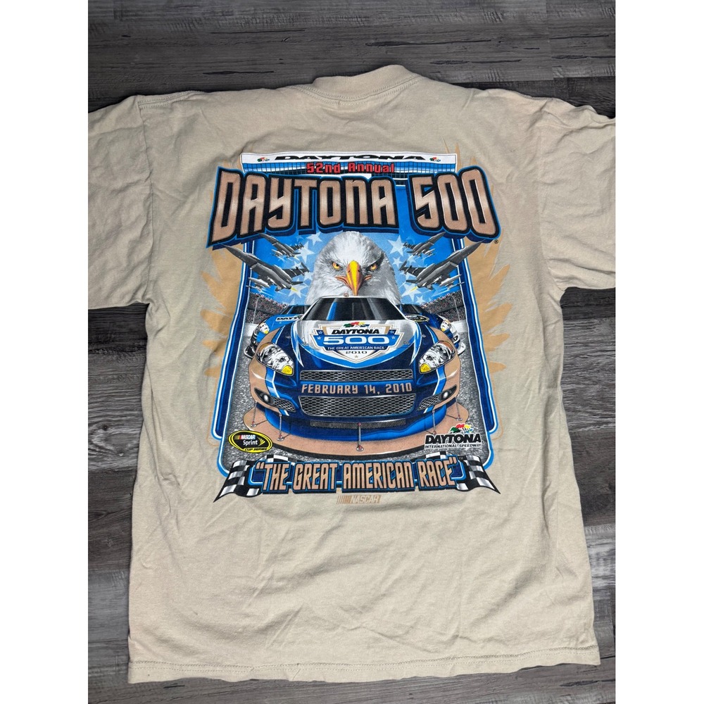NASCAR Daytona 500 52nd Annual 2010 Graphic T-Shirt Tan Mens Medium Double Sided
